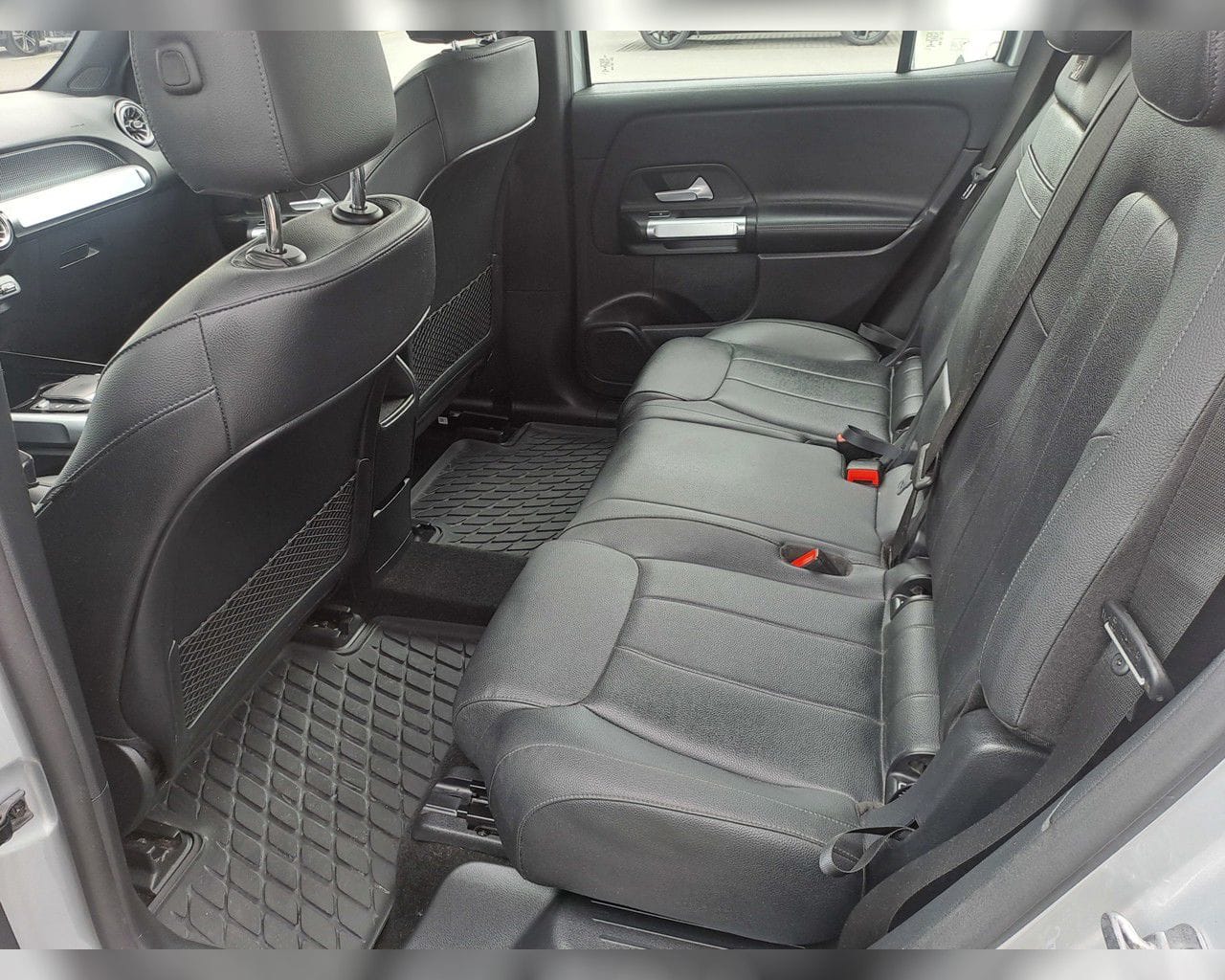 MERCEDES-BENZ EQB 300 4MATIC PURE