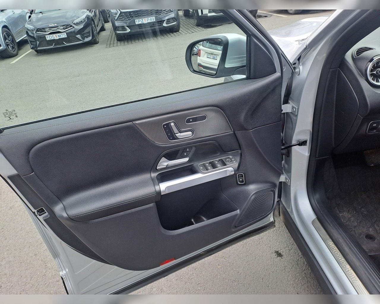 MERCEDES-BENZ EQB 300 4MATIC PURE