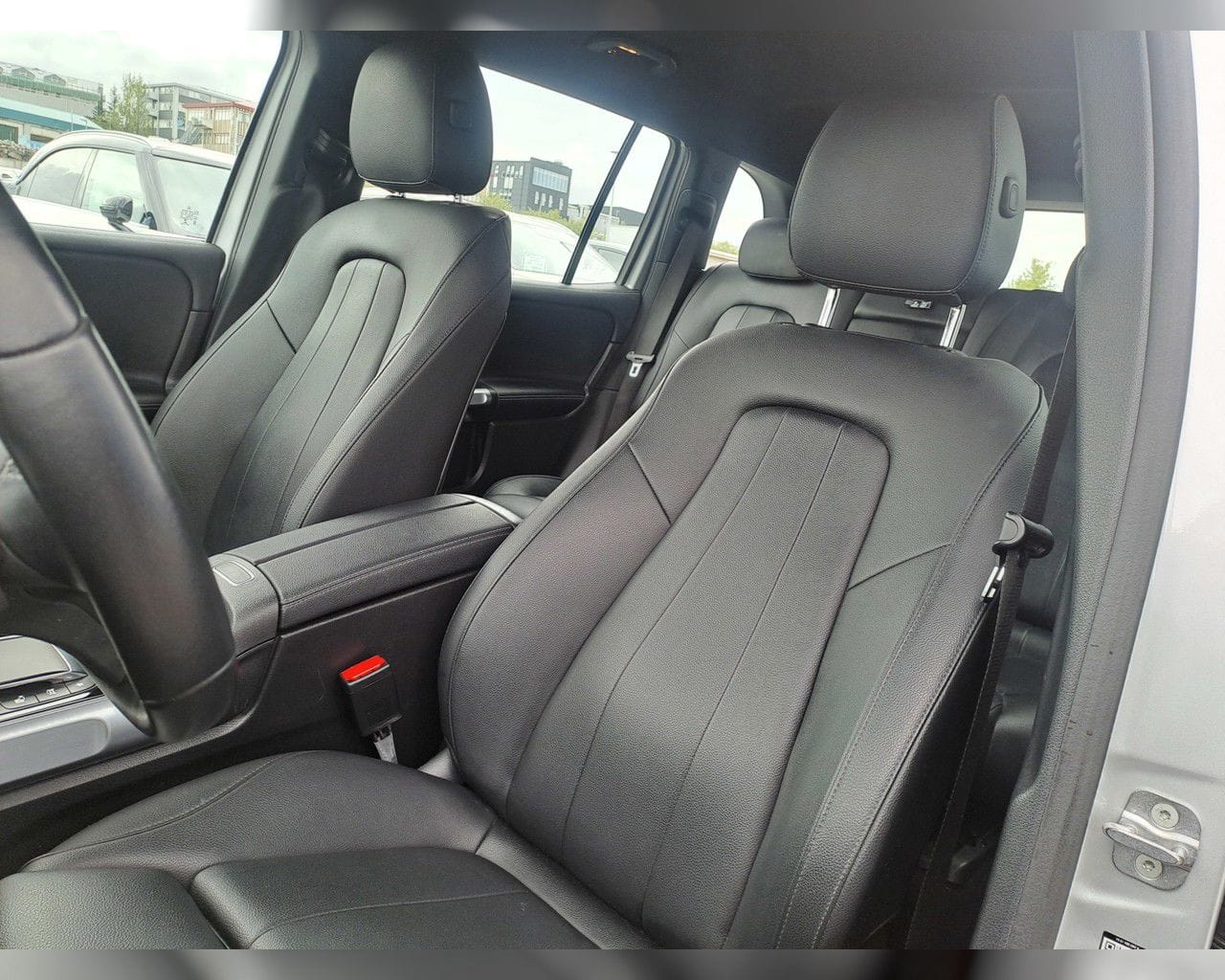 MERCEDES-BENZ EQB 300 4MATIC PURE