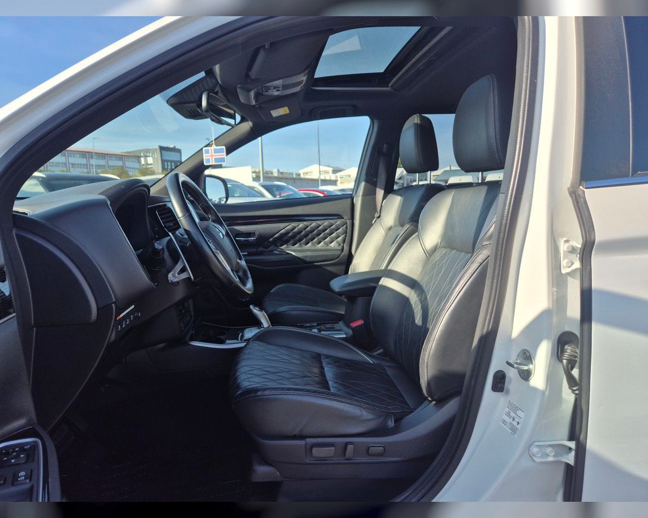MITSUBISHI OUTLANDER INSTYLE PHEV