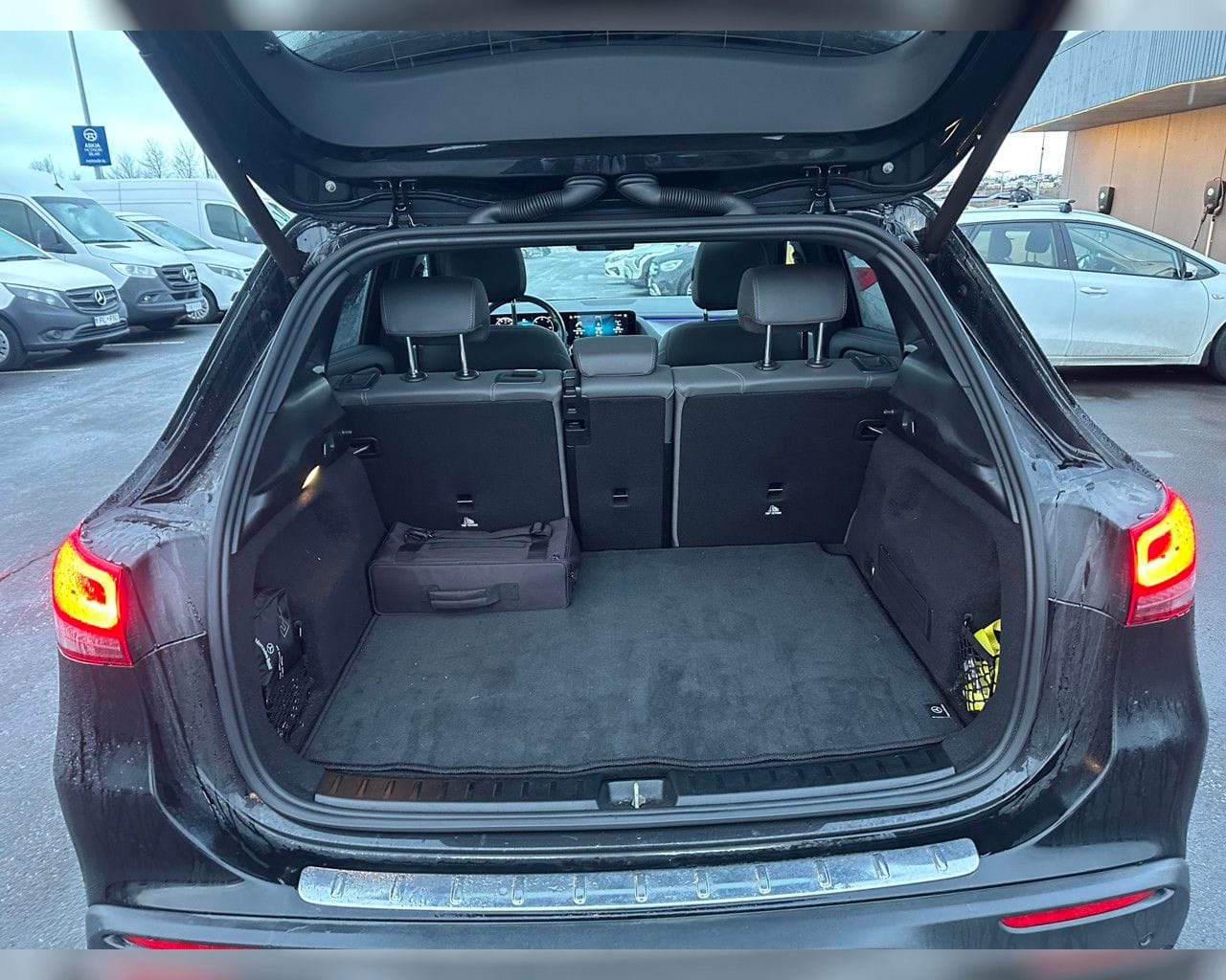 MERCEDES-BENZ EQA 350 4MATIC
