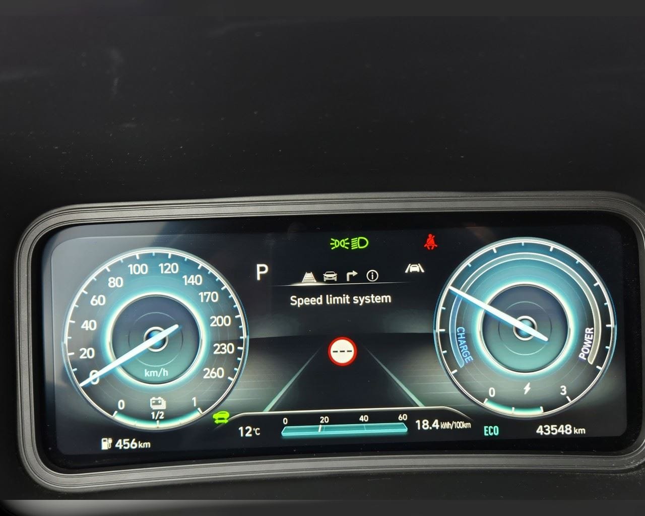 HYUNDAI KONA EV PREMIUM 64 KWH