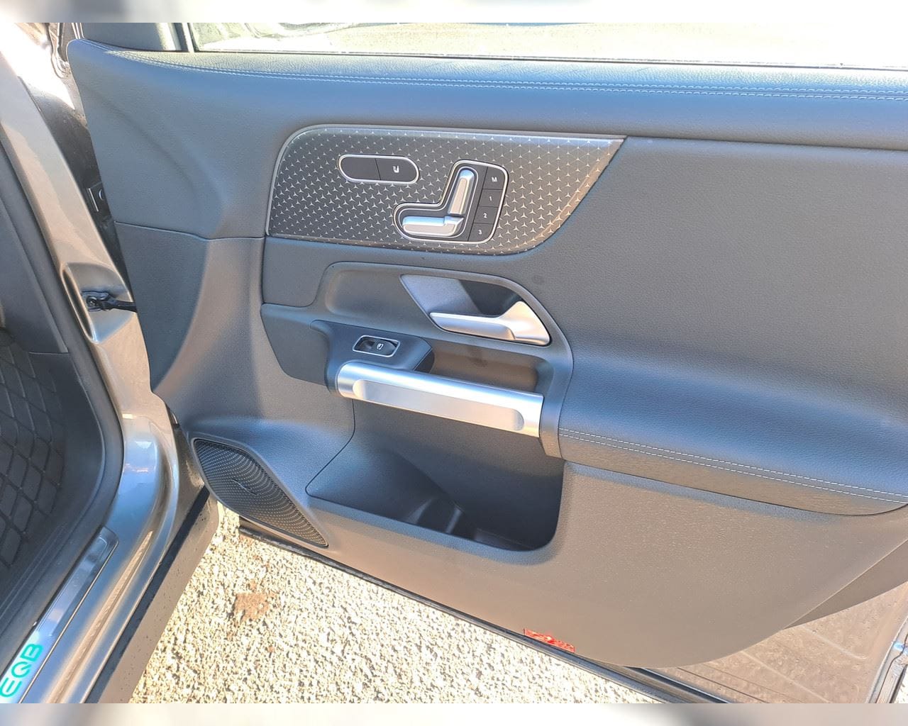 MERCEDES-BENZ EQB 300 4MATIC PROGRESSIVE