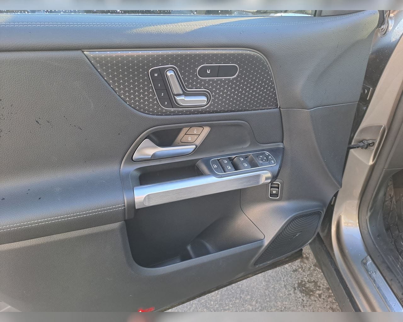 MERCEDES-BENZ EQB 300 4MATIC PROGRESSIVE
