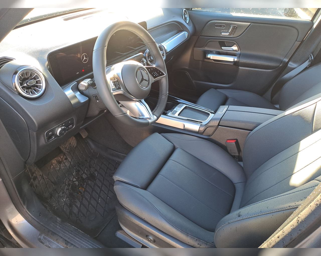 MERCEDES-BENZ EQB 300 4MATIC PROGRESSIVE