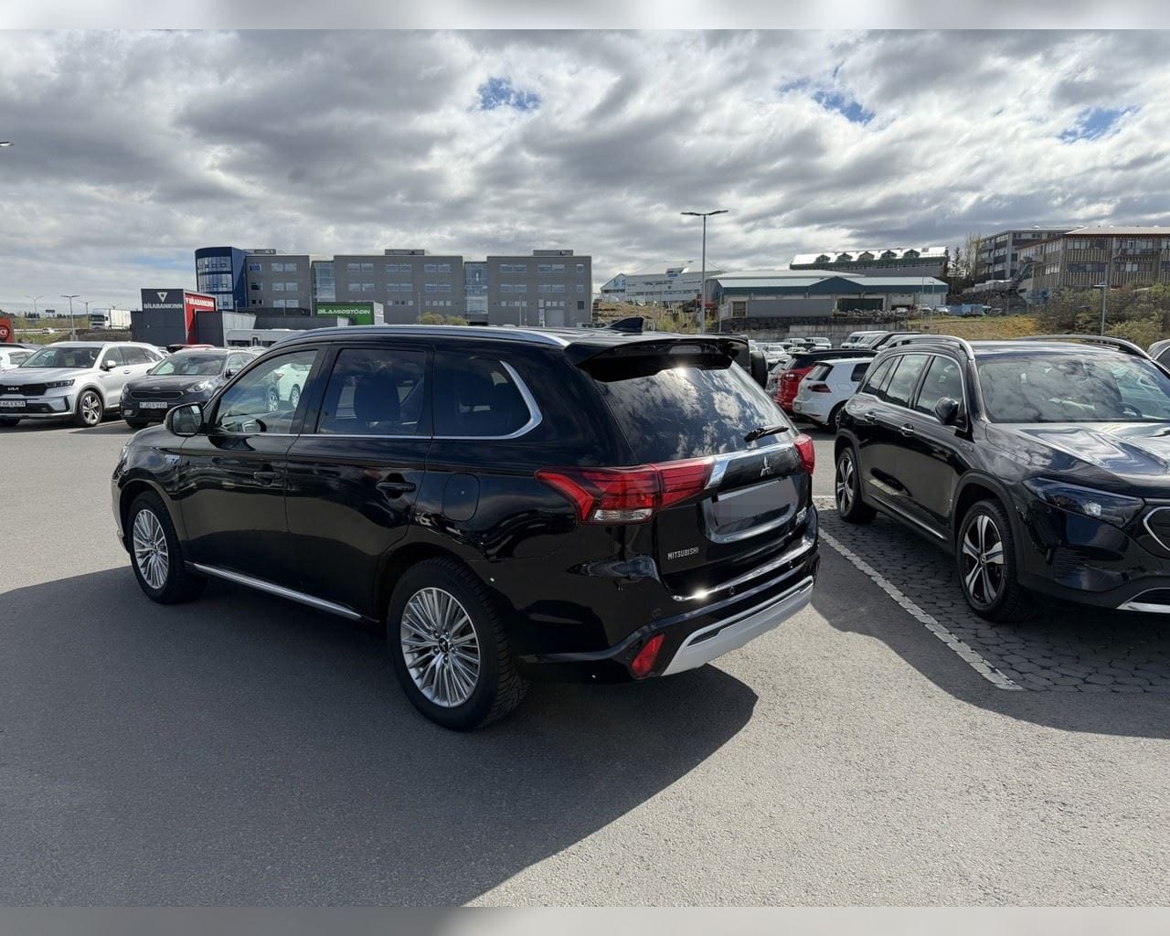 MITSUBISHI OUTLANDER