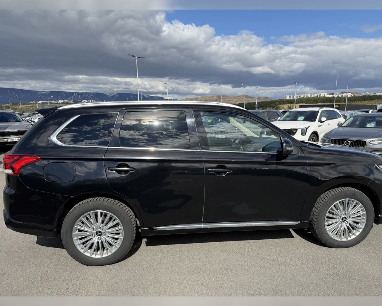 MITSUBISHI OUTLANDER