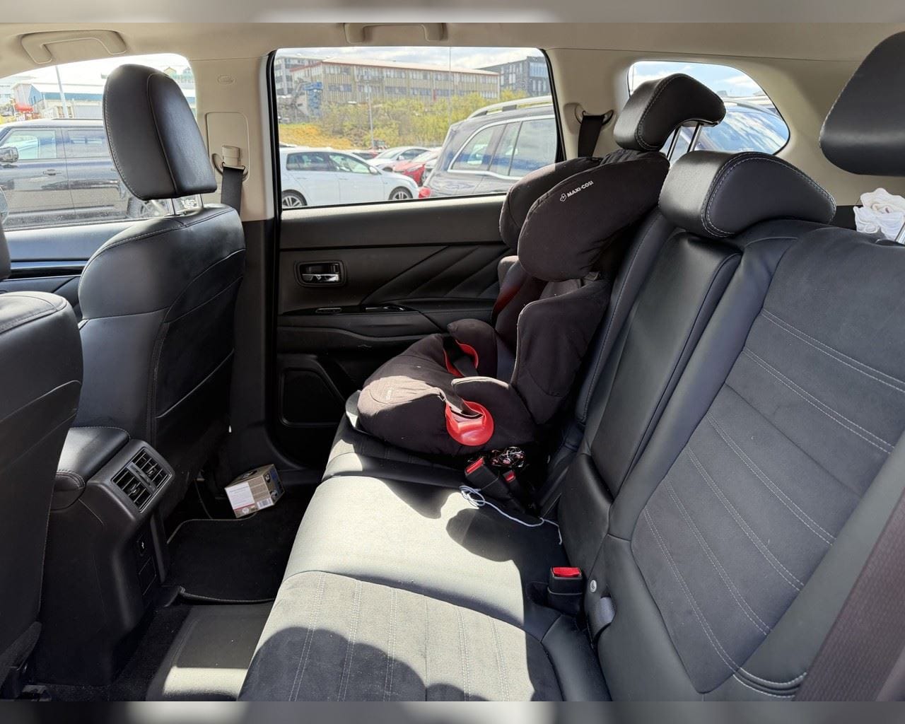 MITSUBISHI OUTLANDER