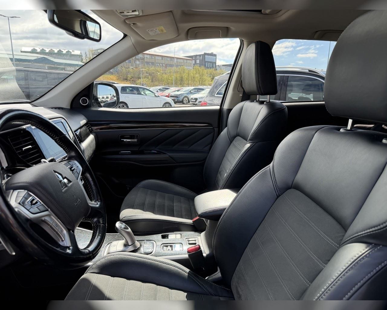 MITSUBISHI OUTLANDER
