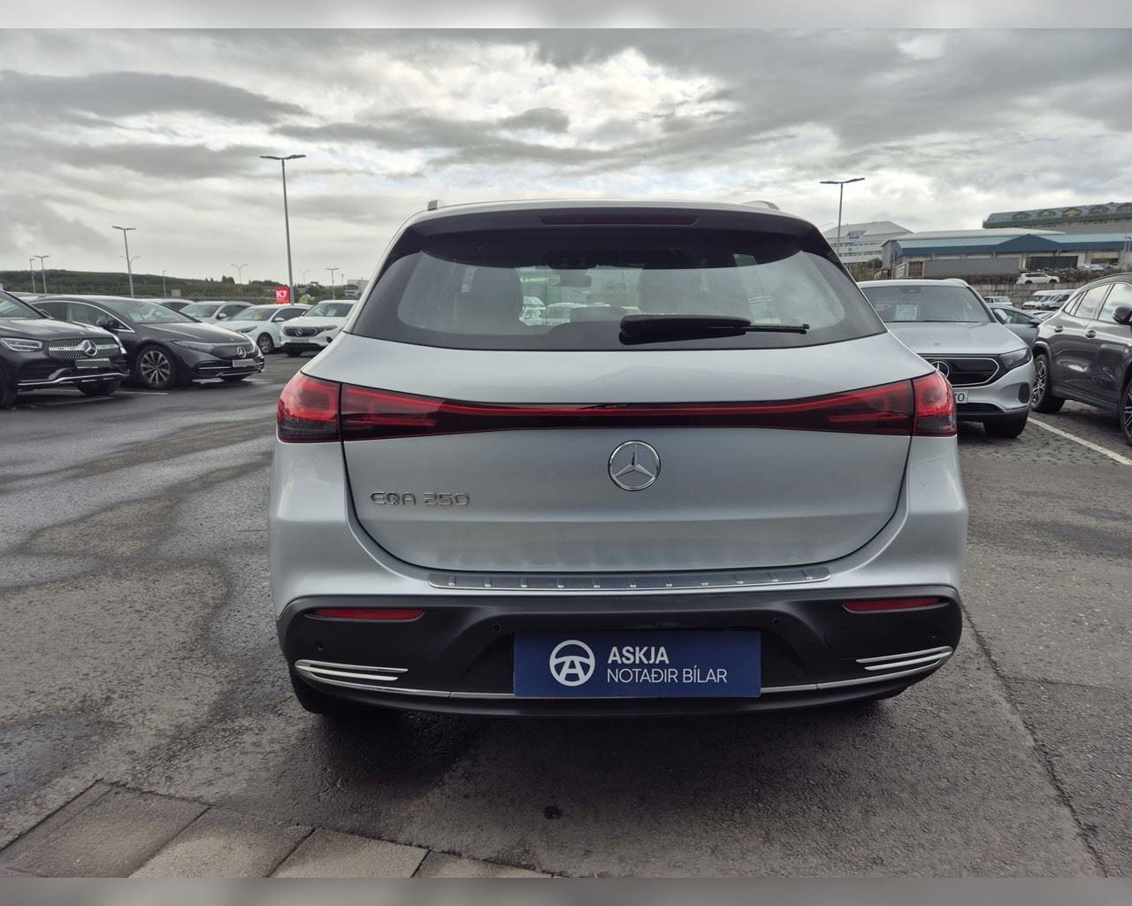 MERCEDES-BENZ EQA 250 PURE