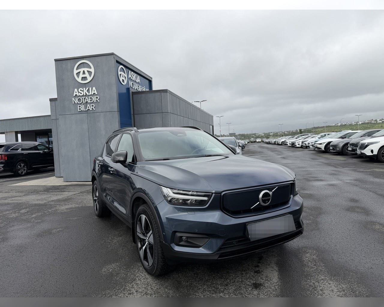 VOLVO XC40