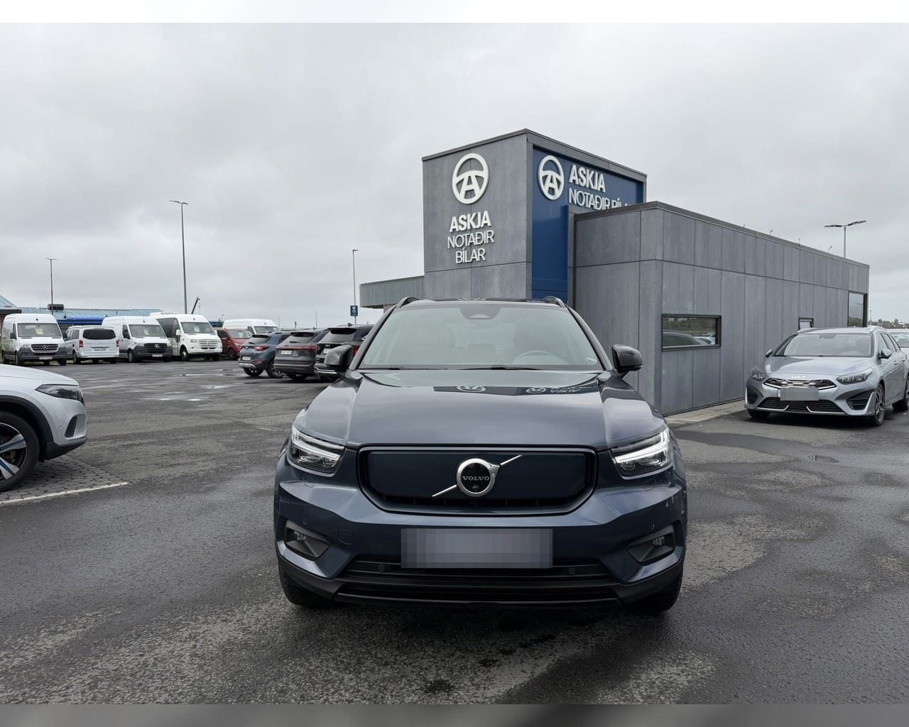 VOLVO XC40