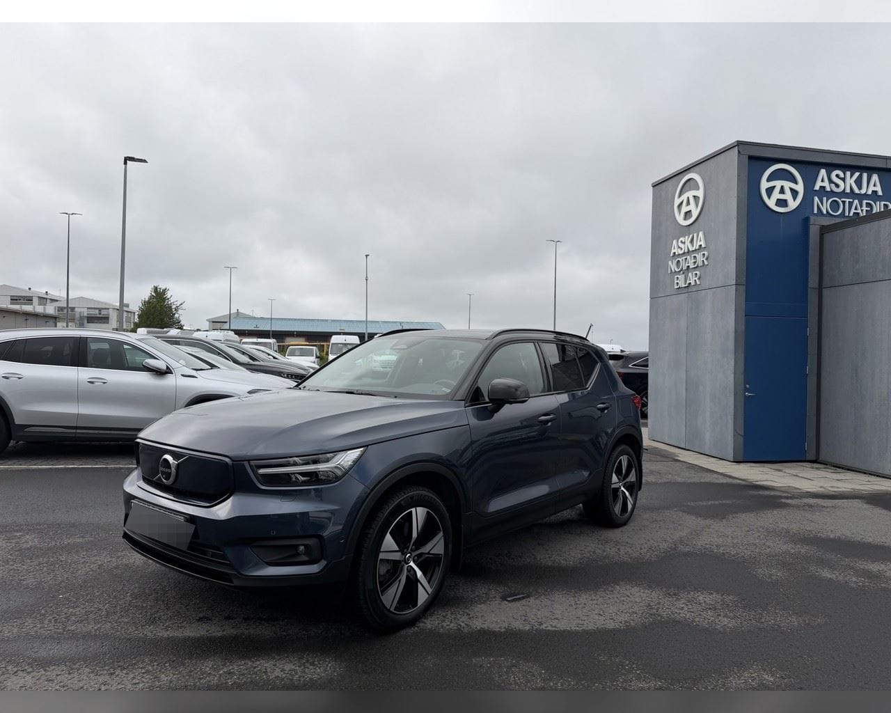 VOLVO XC40