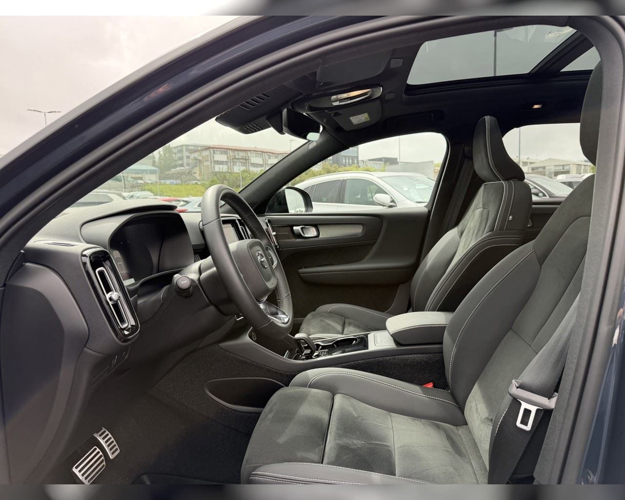 VOLVO XC40