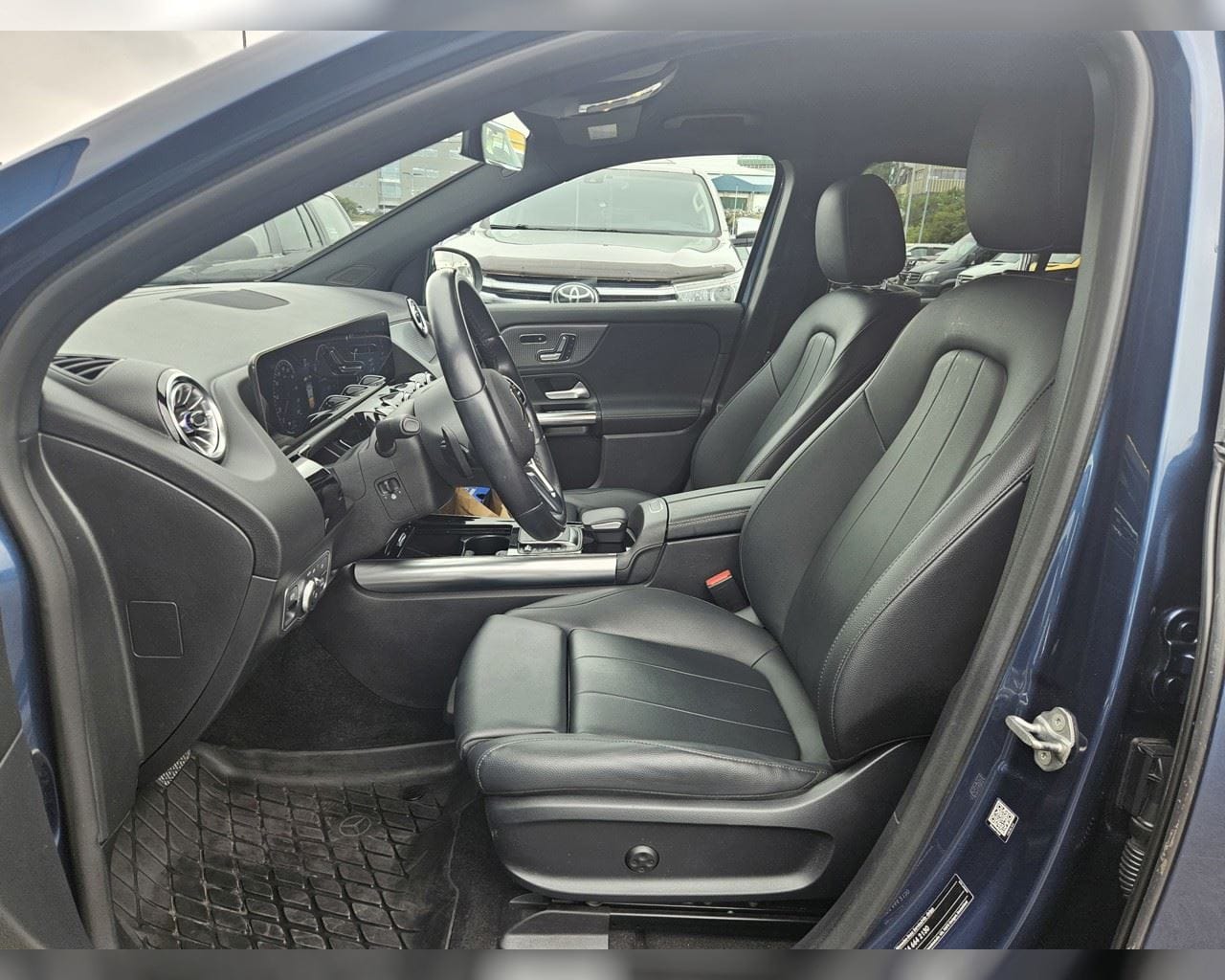 MERCEDES-BENZ EQA 300 4MATIC PROGRESSIVE