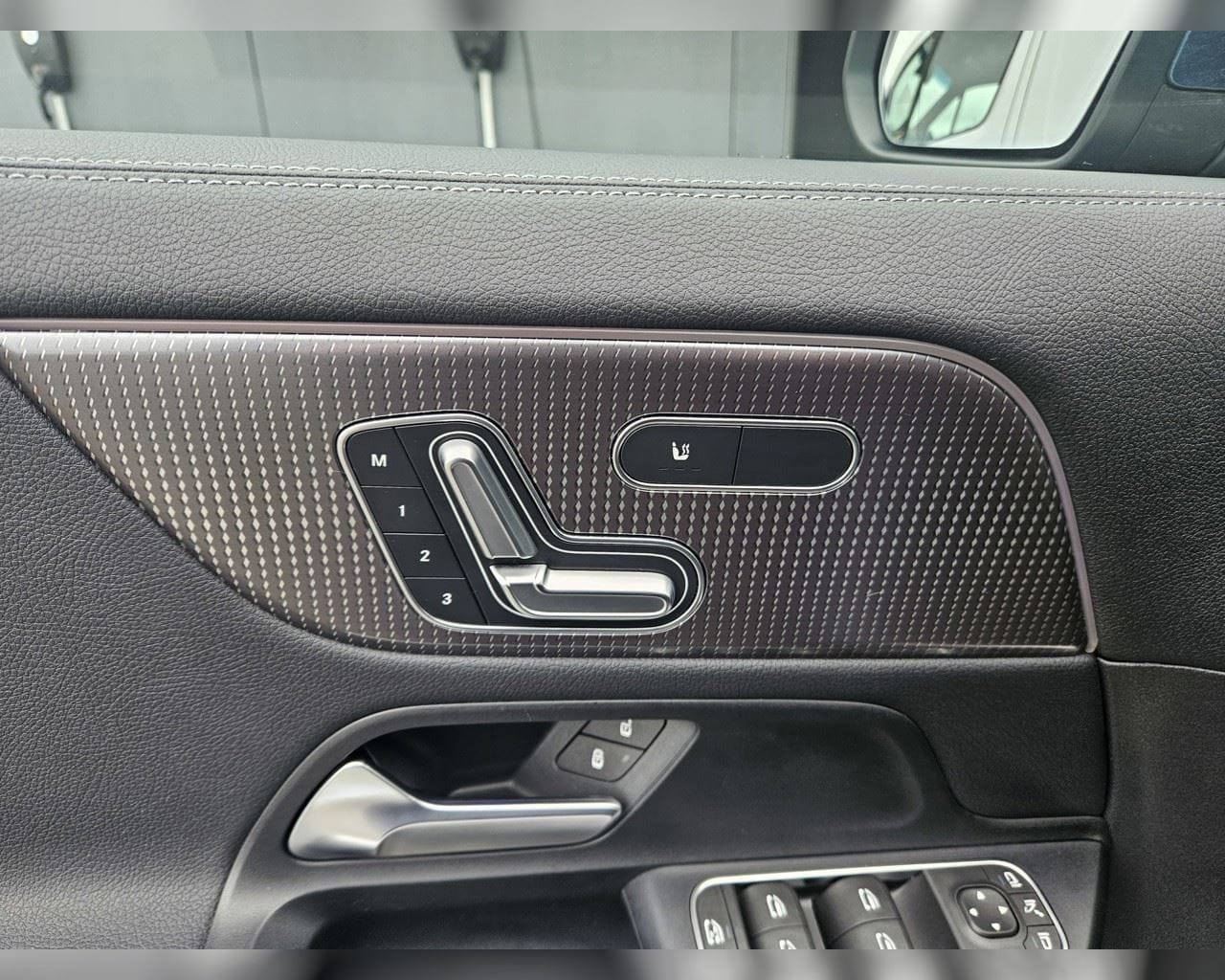 MERCEDES-BENZ EQA 300 4MATIC PROGRESSIVE