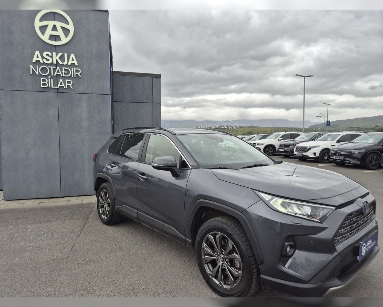 TOYOTA RAV4 GX HYBRID