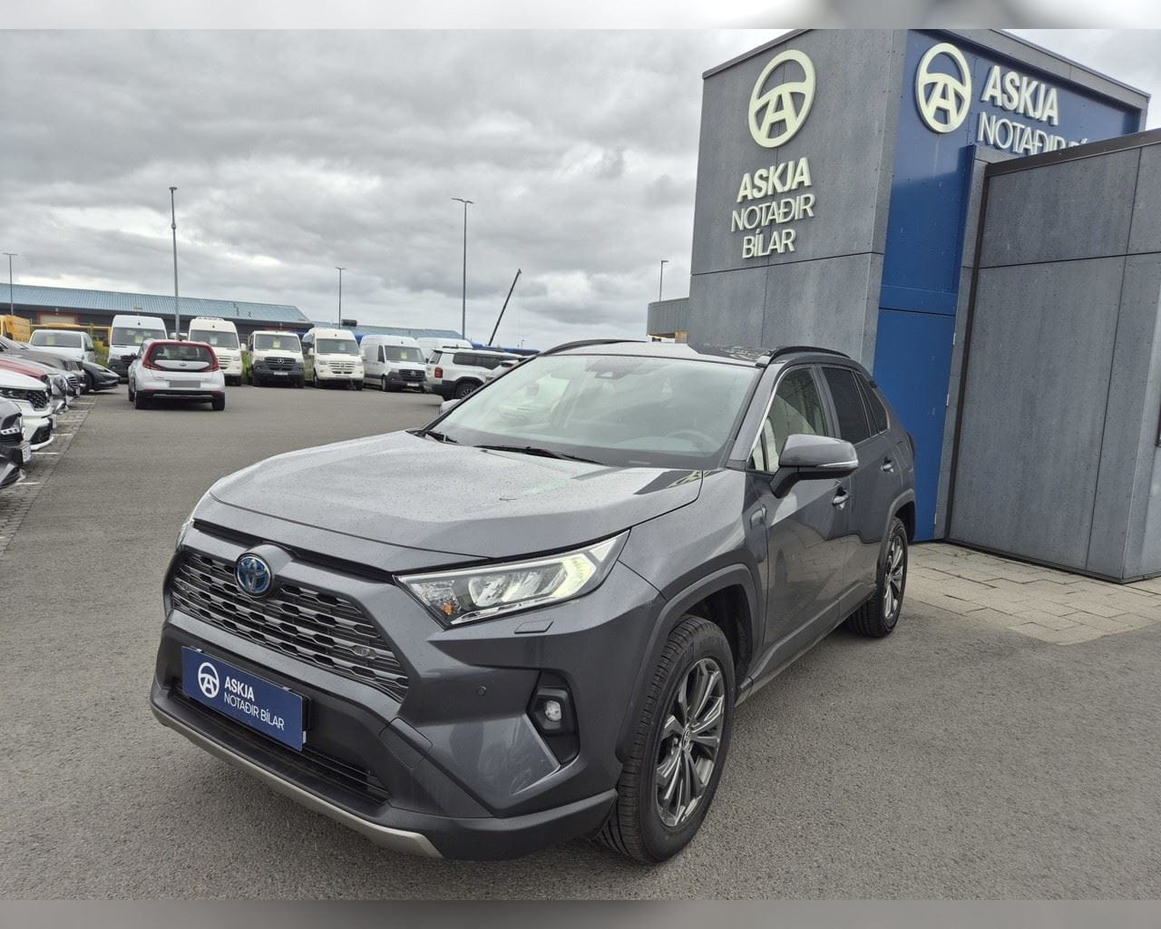 TOYOTA RAV4 GX HYBRID