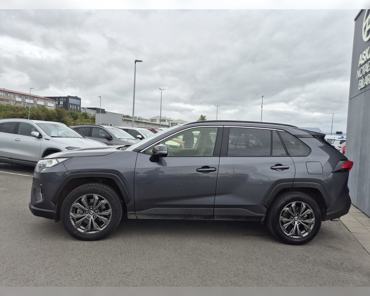 TOYOTA RAV4 GX HYBRID