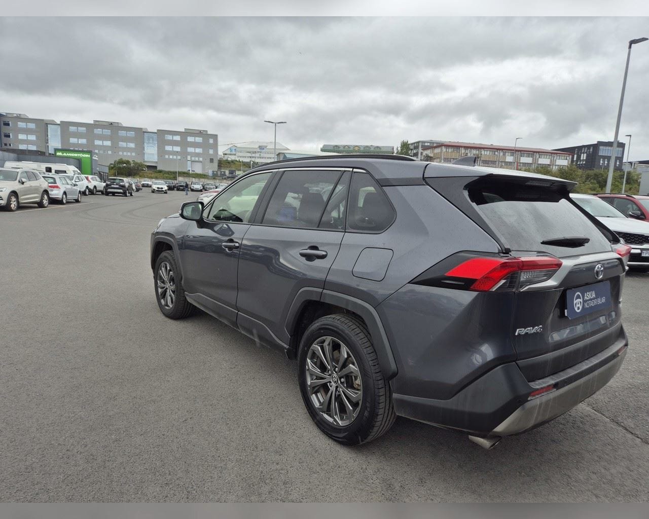TOYOTA RAV4 GX HYBRID