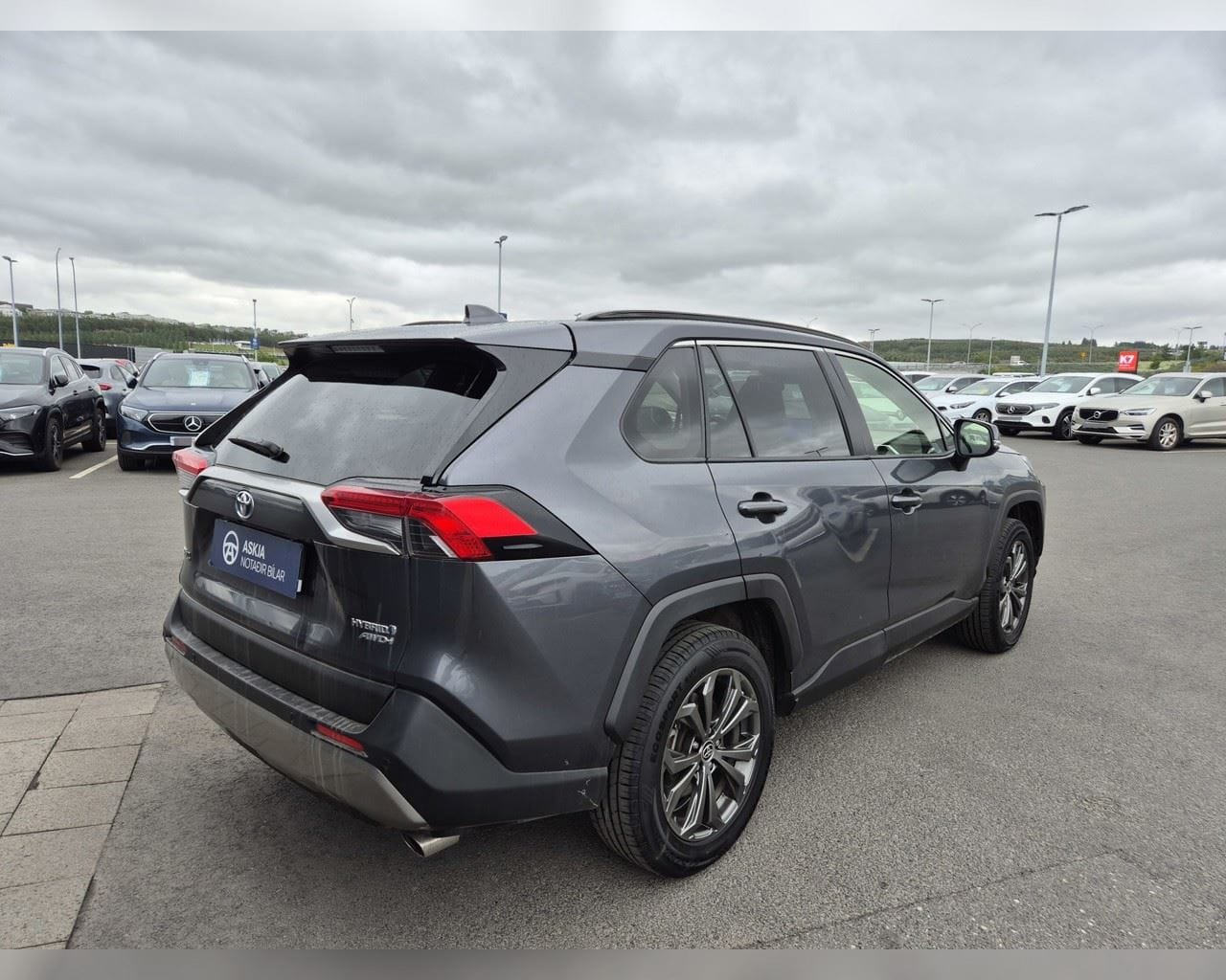 TOYOTA RAV4 GX HYBRID