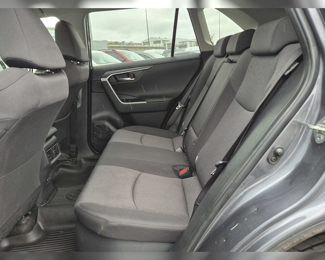 TOYOTA RAV4 GX HYBRID