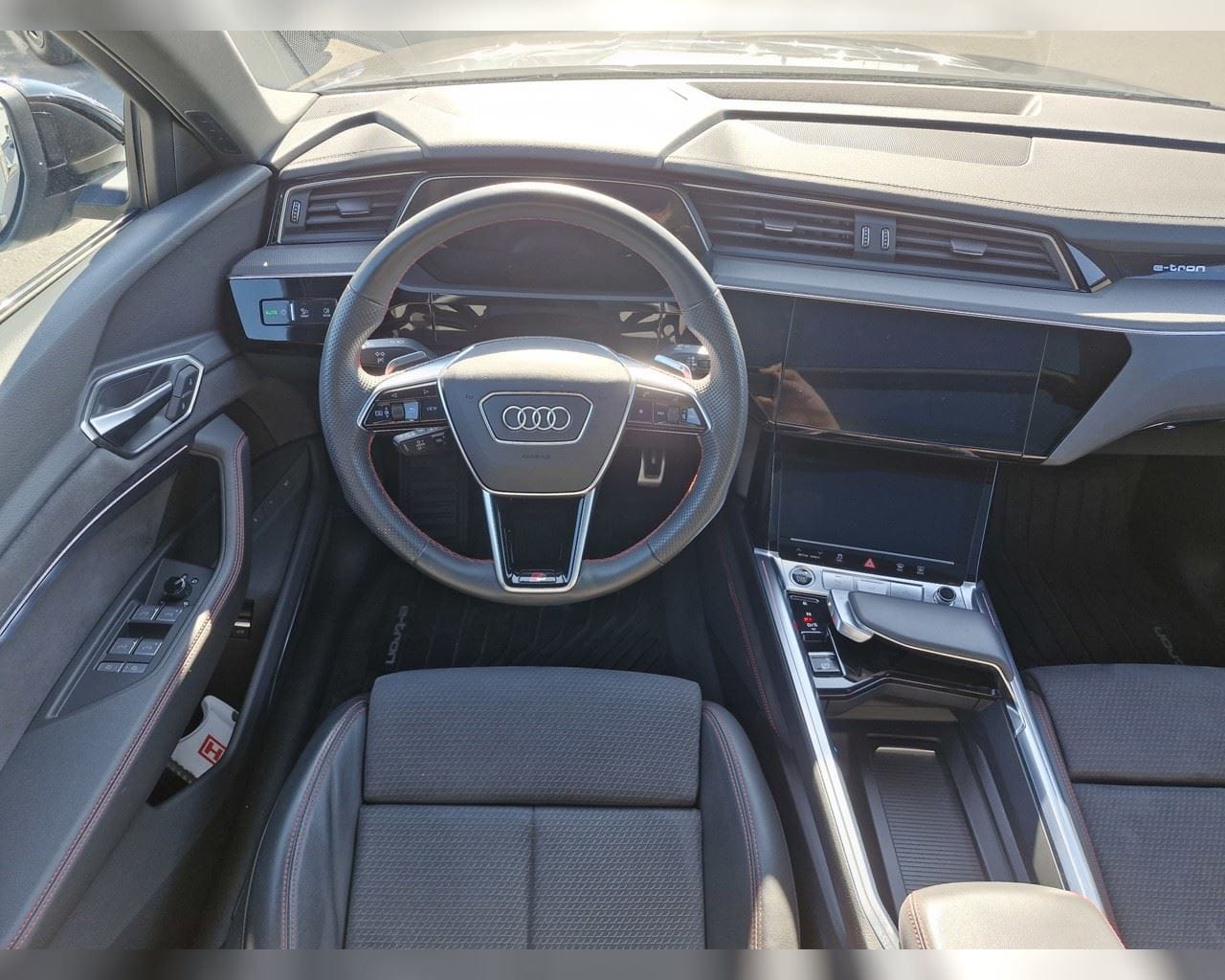 AUDI Q8 55 E-TRON S-LINE