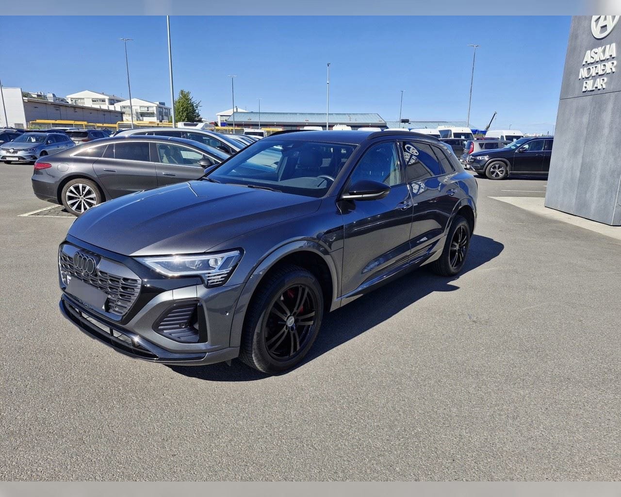 AUDI Q8 55 E-TRON S-LINE