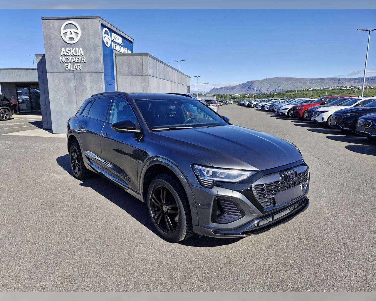 AUDI Q8 55 E-TRON S-LINE