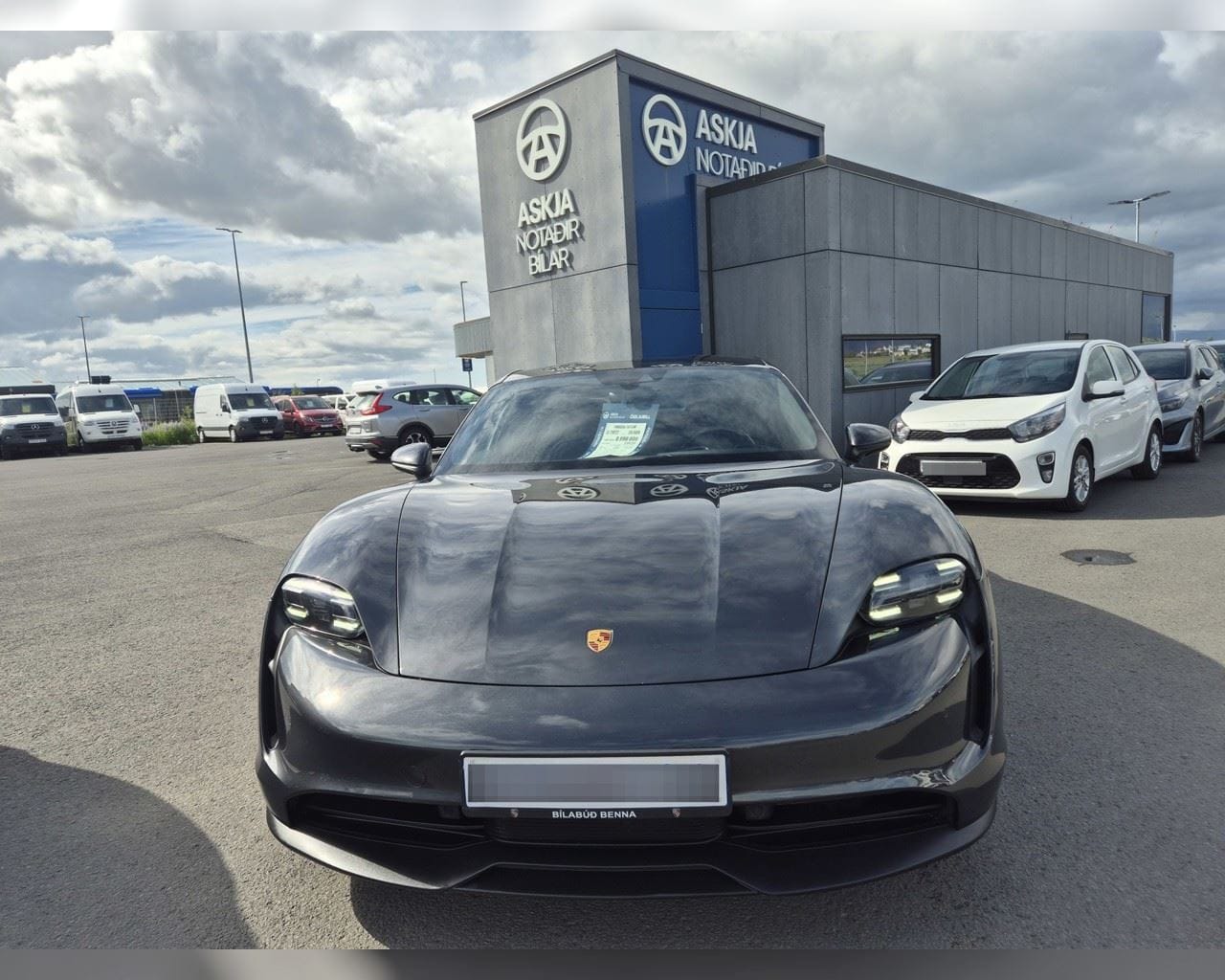 PORSCHE TAYCAN