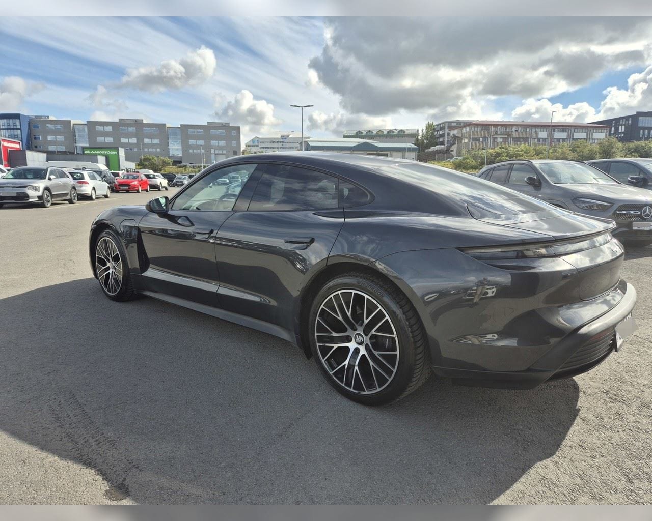 PORSCHE TAYCAN