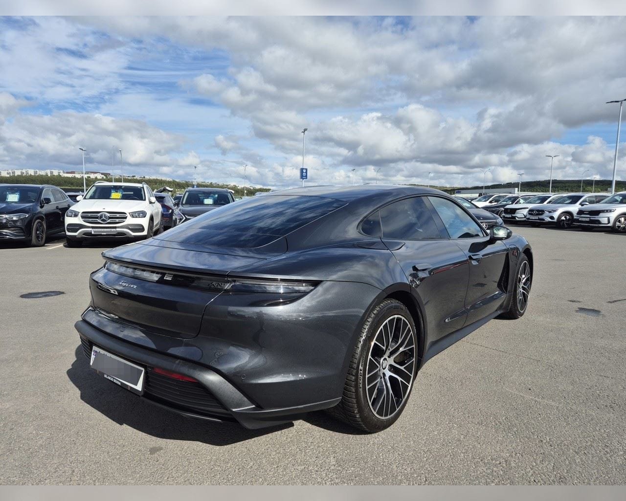 PORSCHE TAYCAN
