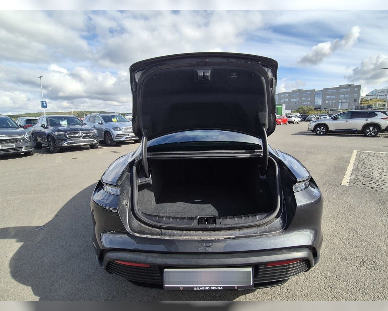 PORSCHE TAYCAN