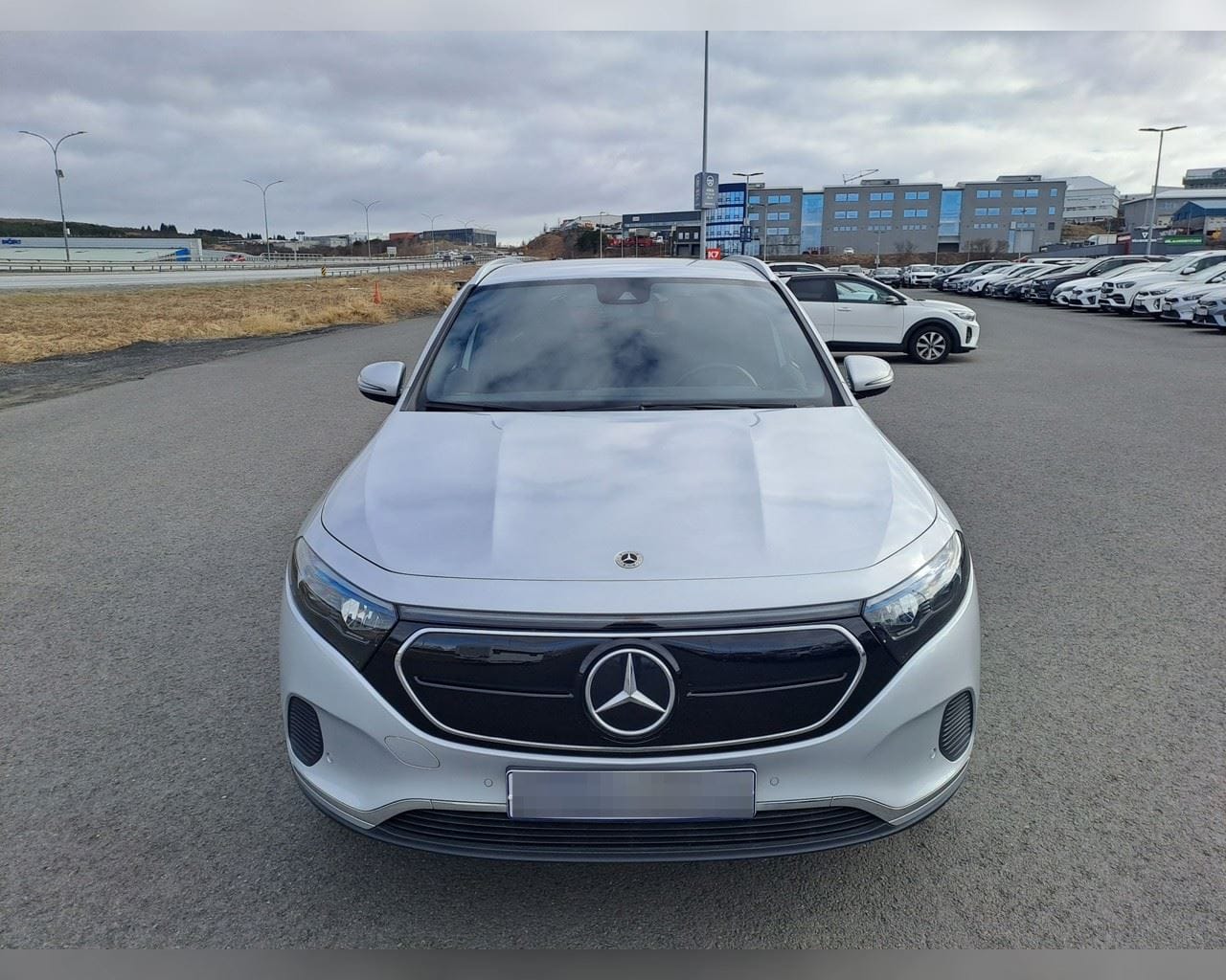 MERCEDES-BENZ EQA 300 4MATIC PROGRESSIVE