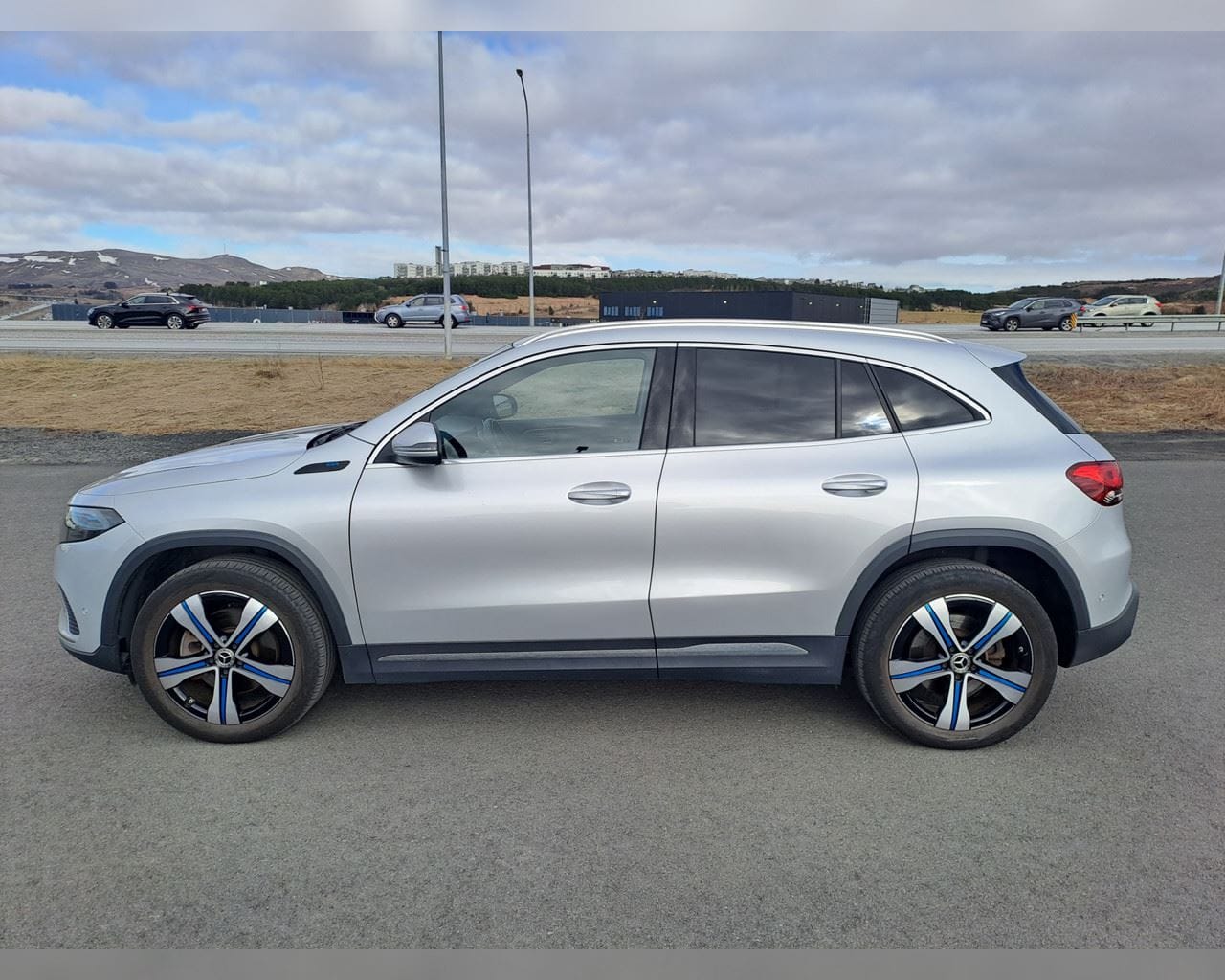 MERCEDES-BENZ EQA 300 4MATIC PROGRESSIVE