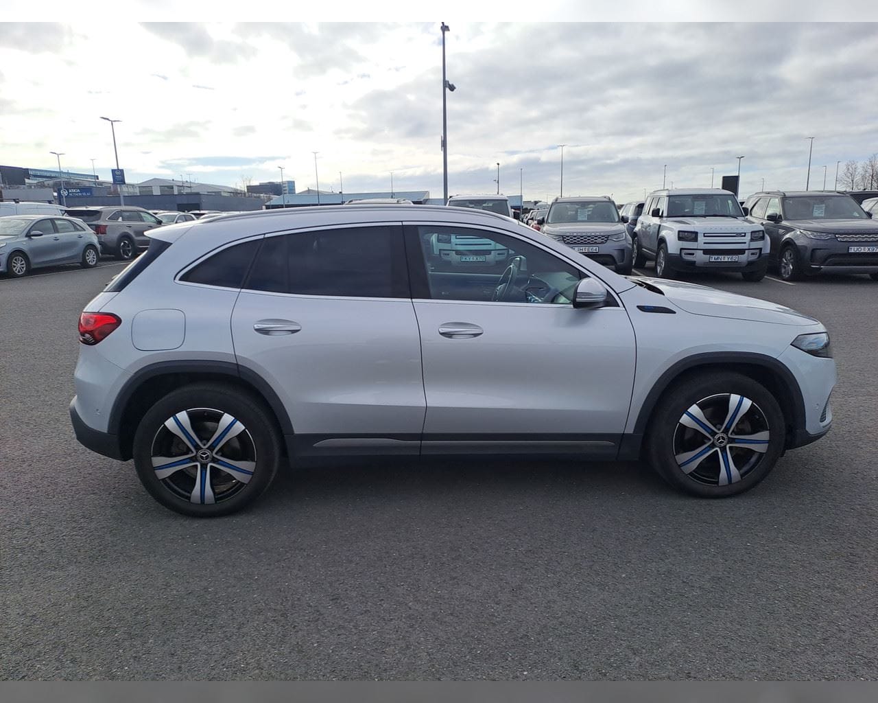 MERCEDES-BENZ EQA 300 4MATIC PROGRESSIVE