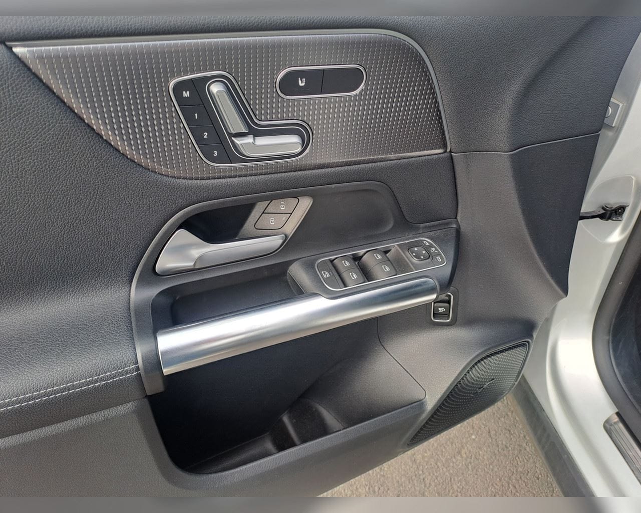MERCEDES-BENZ EQA 300 4MATIC PROGRESSIVE
