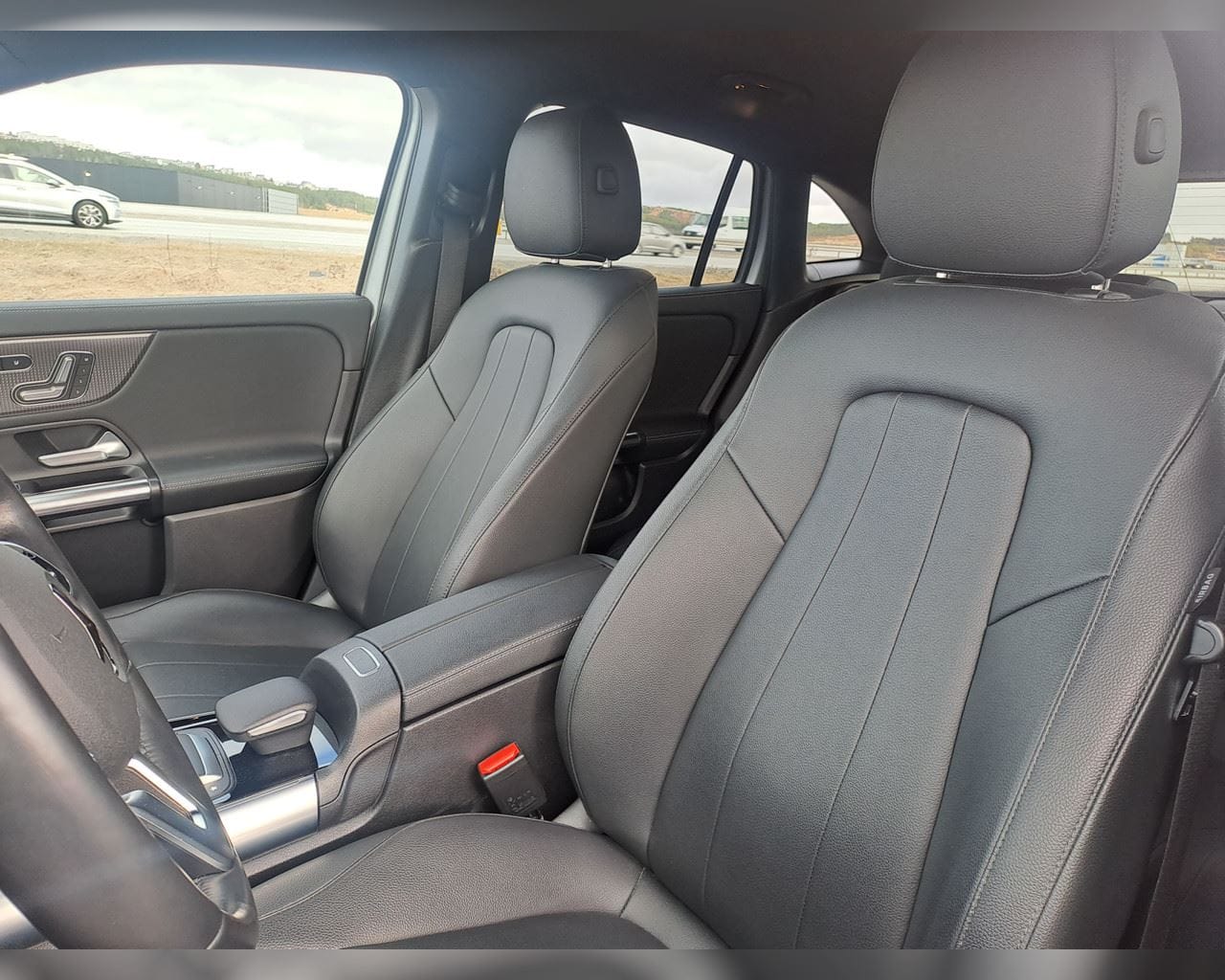 MERCEDES-BENZ EQA 300 4MATIC PROGRESSIVE