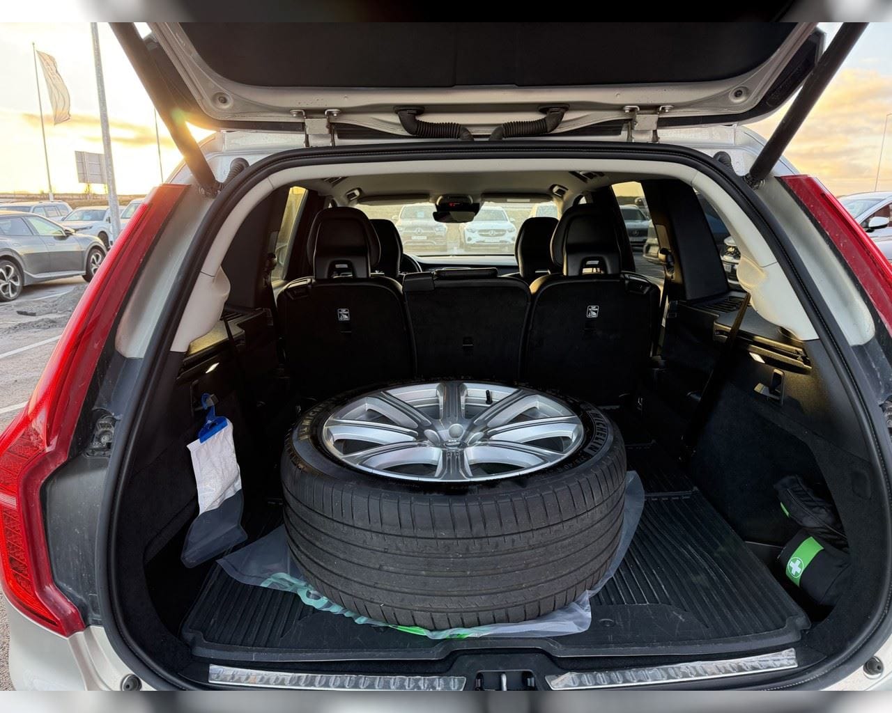 VOLVO XC90 MOMENTUM
