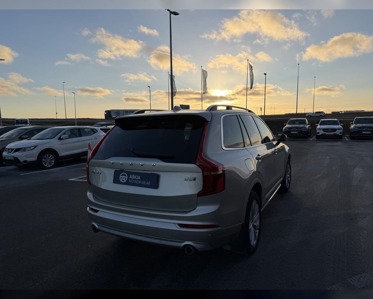 VOLVO XC90 MOMENTUM