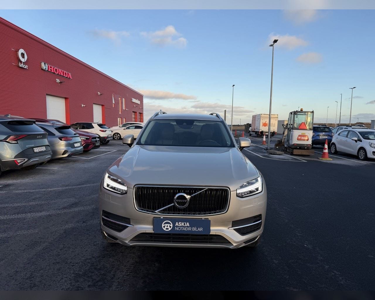 VOLVO XC90 MOMENTUM