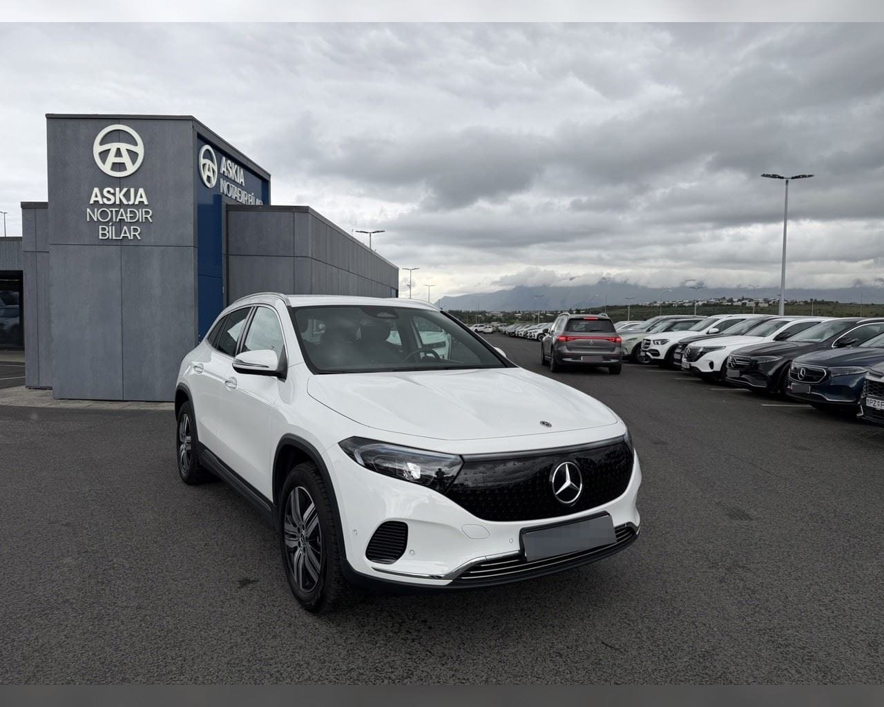 MERCEDES-BENZ EQA 300 4MATIC