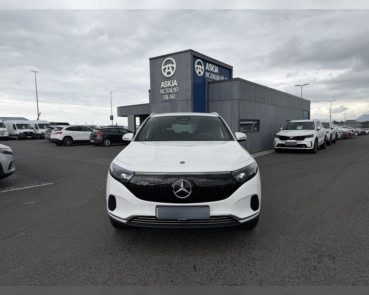 MERCEDES-BENZ EQA 300 4MATIC