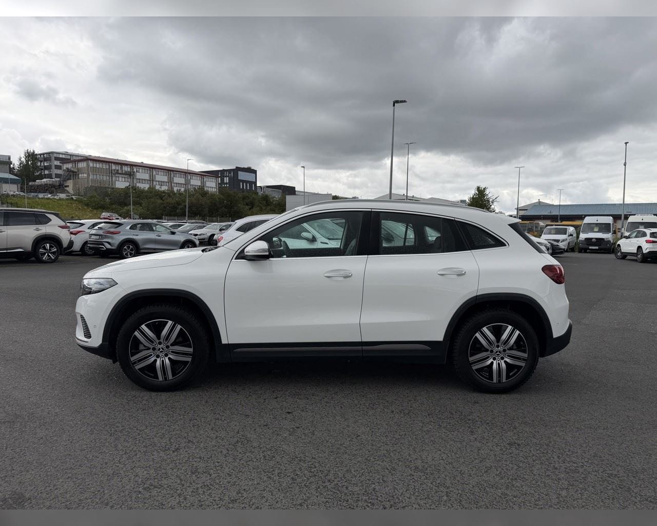 MERCEDES-BENZ EQA 300 4MATIC