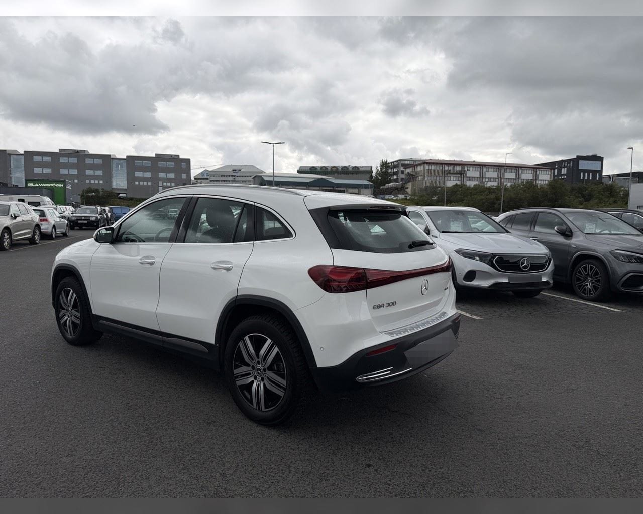 MERCEDES-BENZ EQA 300 4MATIC