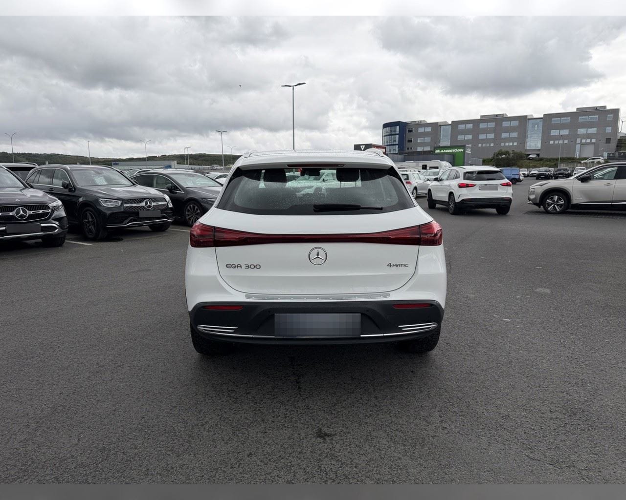 MERCEDES-BENZ EQA 300 4MATIC