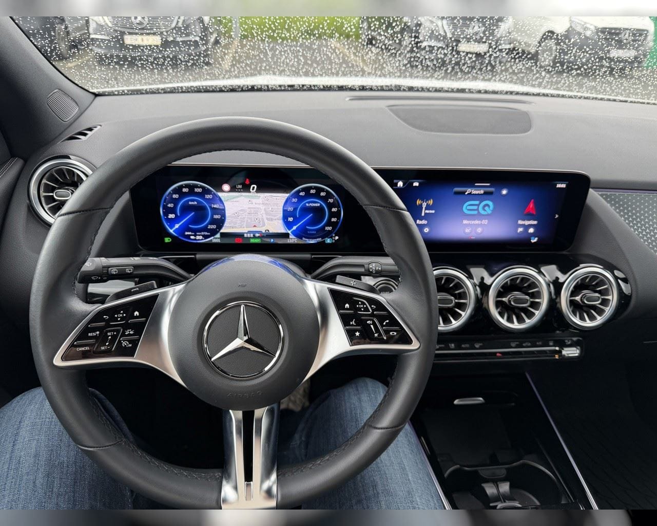 MERCEDES-BENZ EQA 300 4MATIC