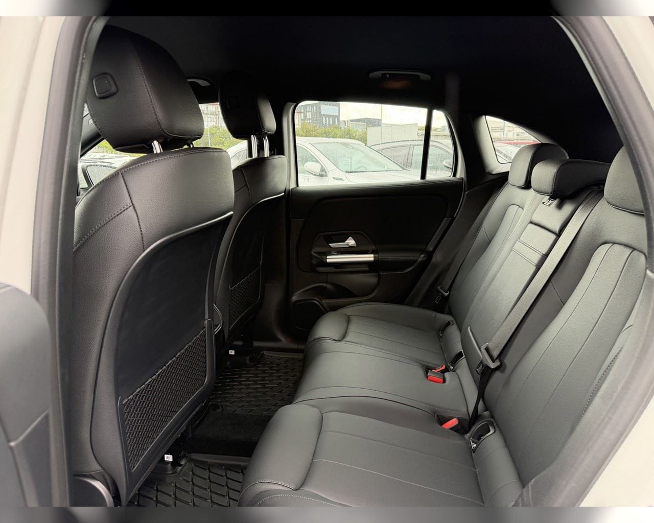 MERCEDES-BENZ EQA 300 4MATIC