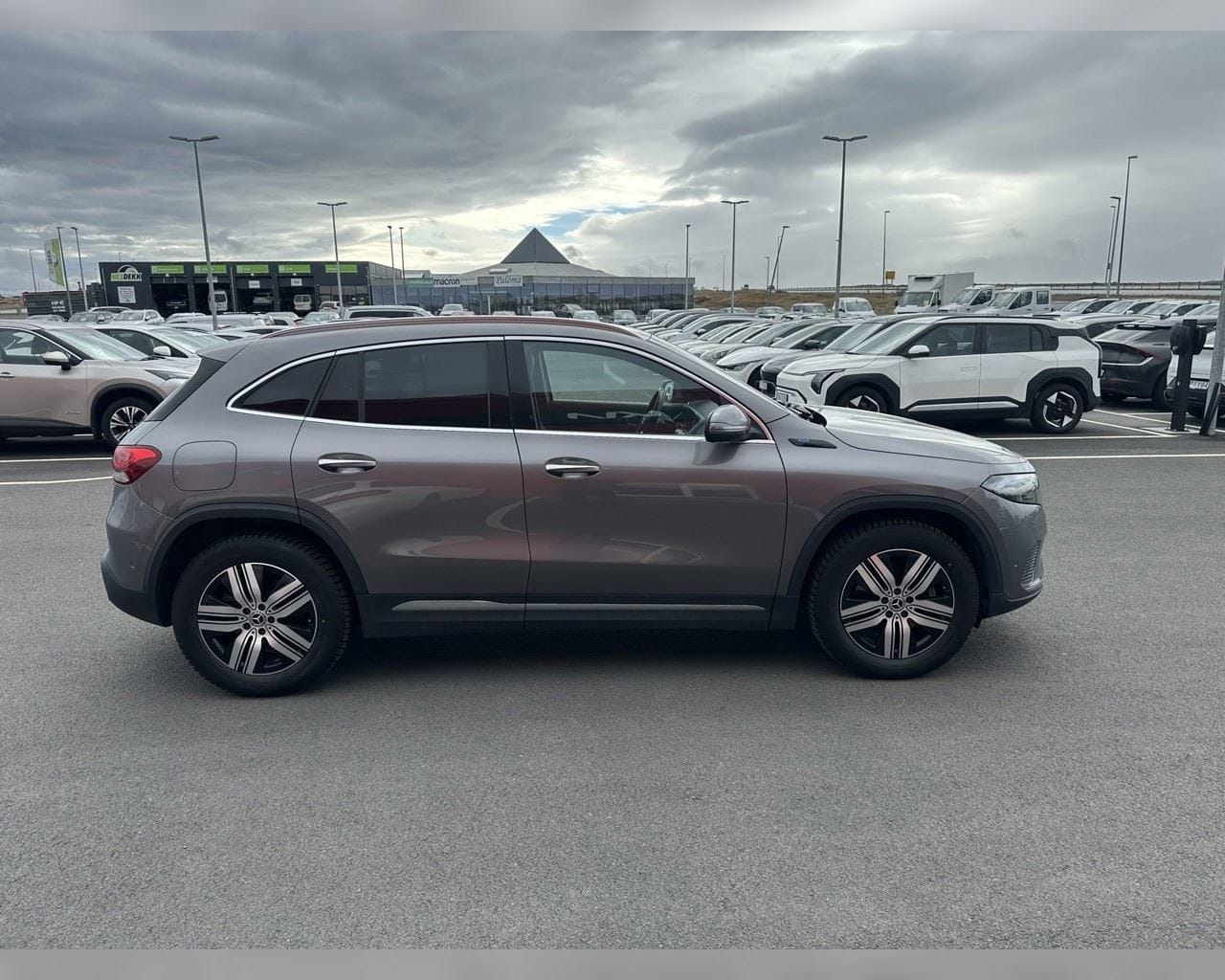 MERCEDES-BENZ EQA 250