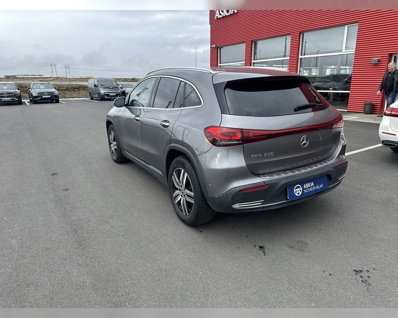 MERCEDES-BENZ EQA 250